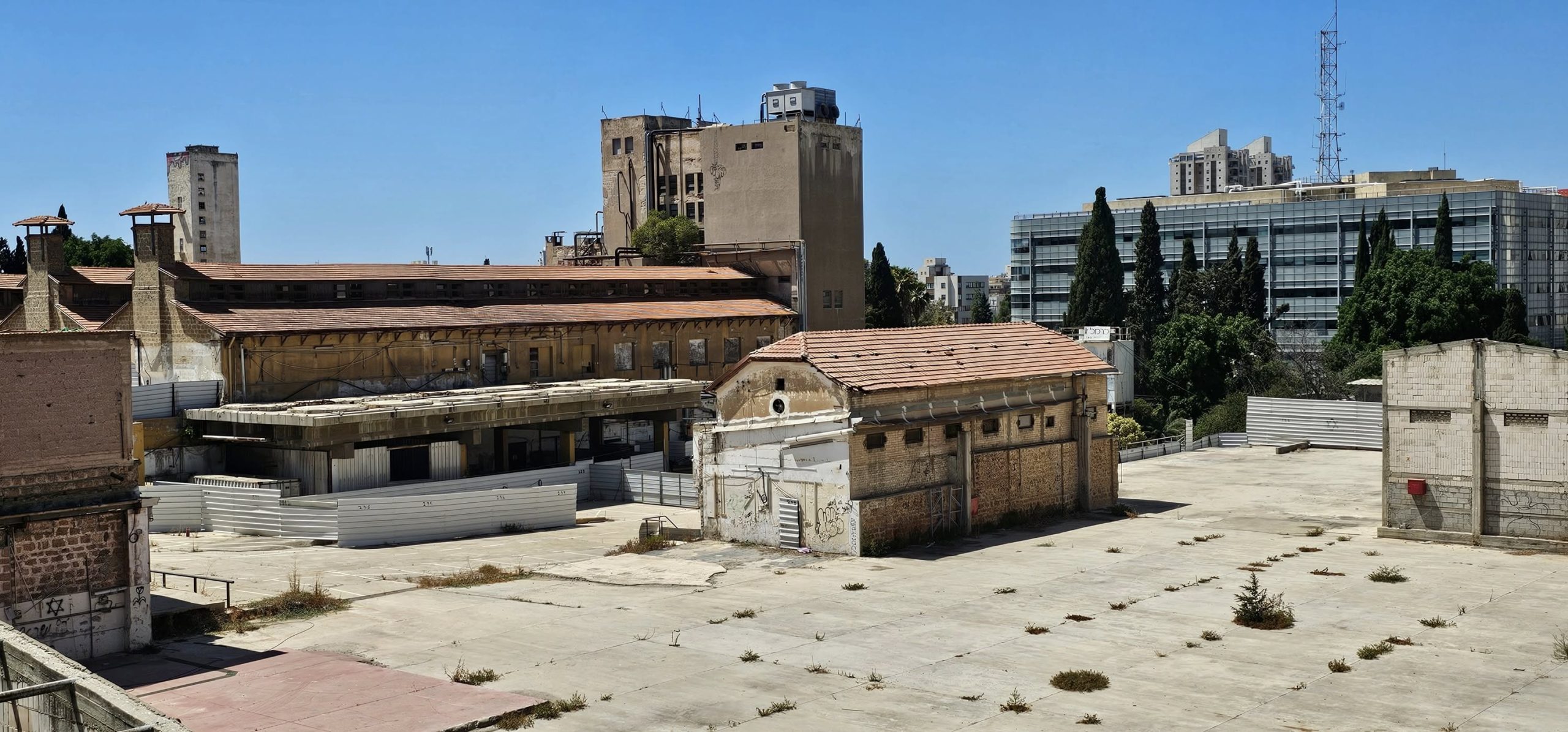 ביקורת בראשון לציון בעקבות הטרגדיה עם 2 הנערות שקפצו מהגג
